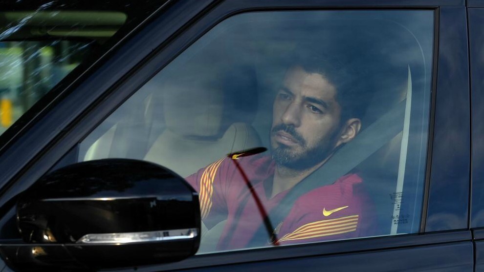 Suárez se despide en llanto del Barcelona